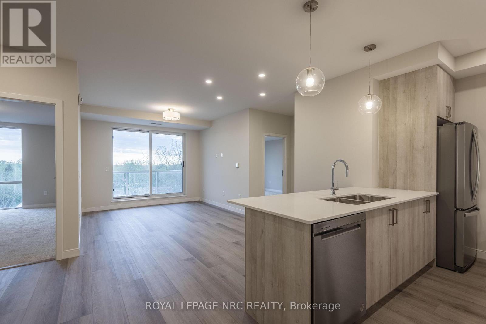 602 - 118 West Street, Port Colborne, Ontario  L3K 0B9 - Photo 4 - X12686920