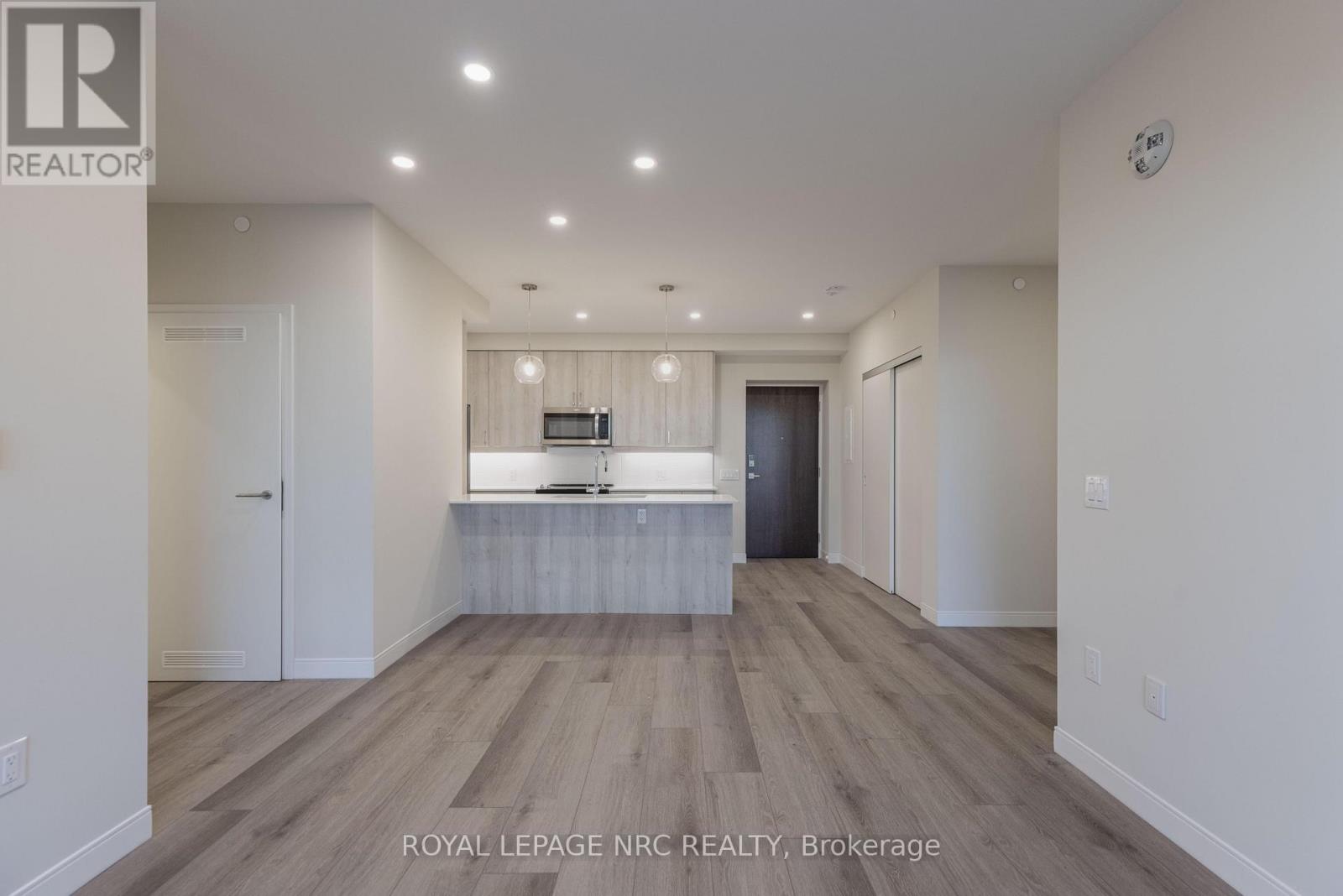 602 - 118 West Street, Port Colborne, Ontario  L3K 0B9 - Photo 4 - X12686964