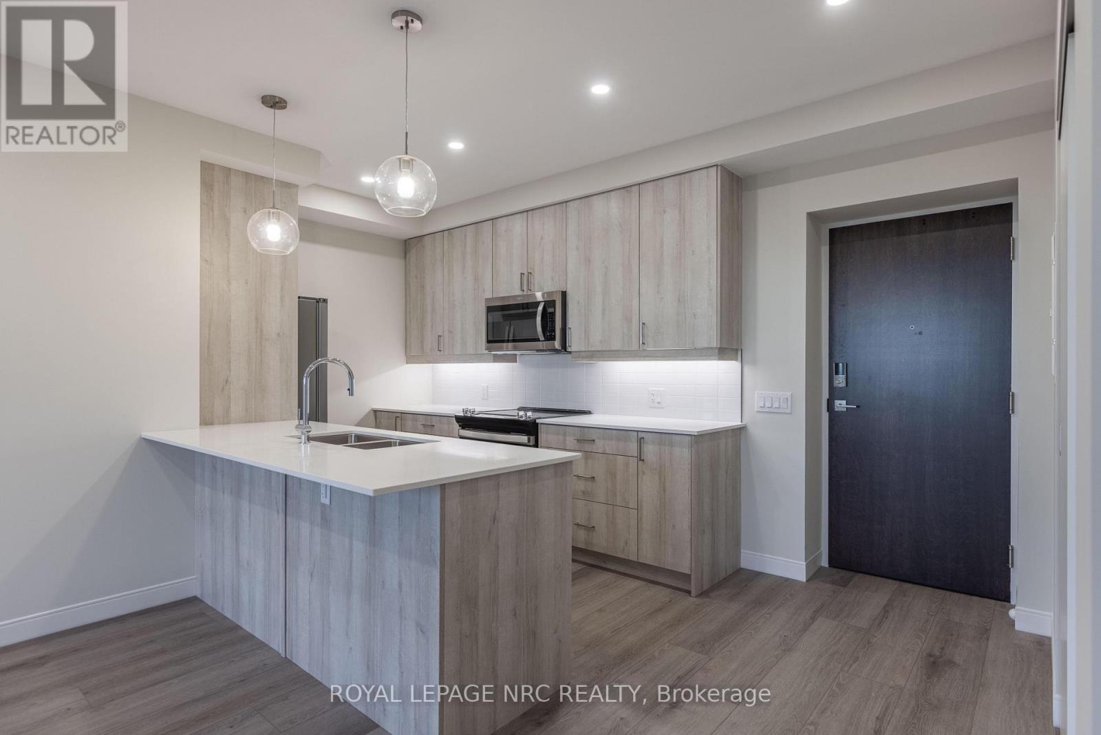 602 - 118 West Street, Port Colborne, Ontario  L3K 0B9 - Photo 5 - X12686964