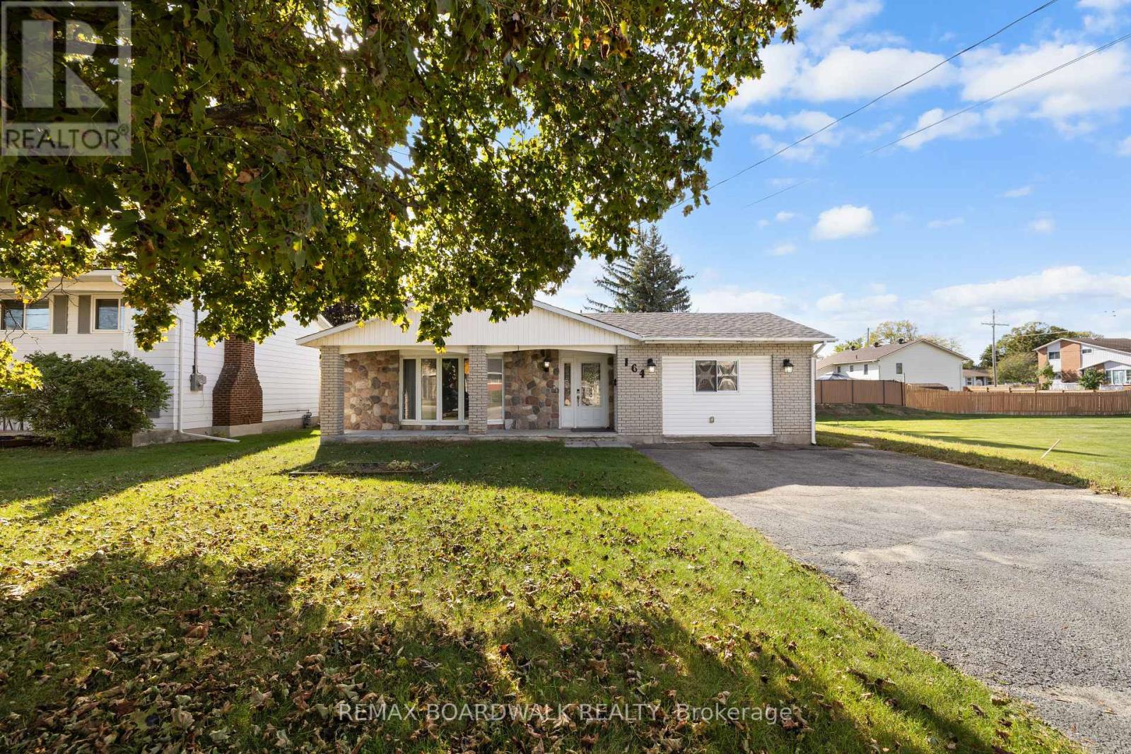 164 Napoleon Street, Carleton Place, Ontario  K7C 2W9 - Photo 1 - X12491636