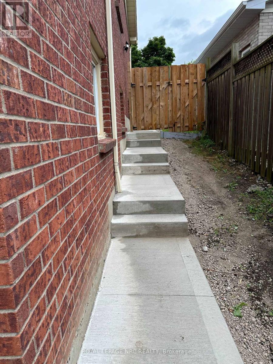 158 Keefer Road, Thorold, Ontario  L2V 4N9 - Photo 16 - X12638376