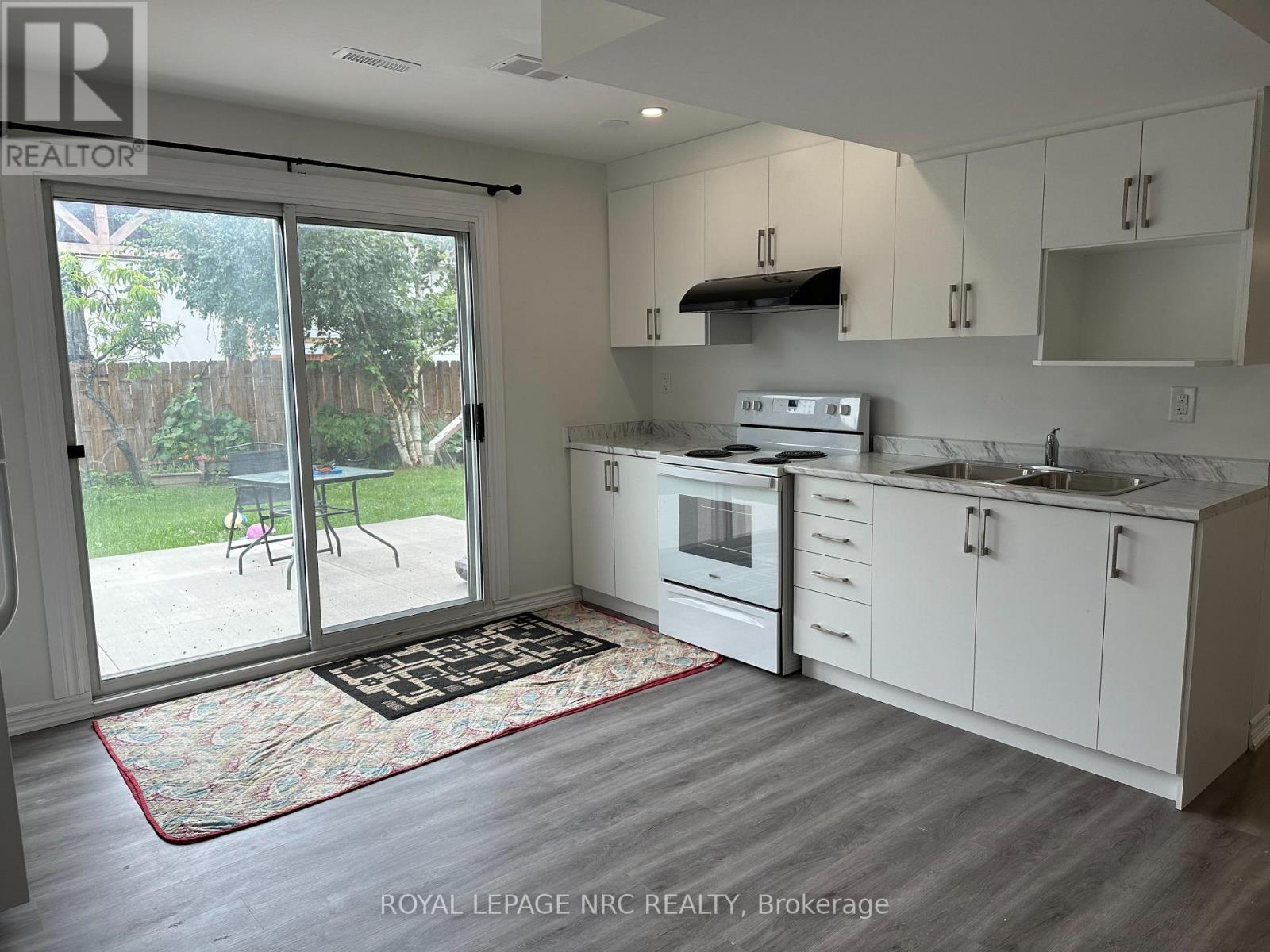 158 Keefer Road, Thorold, Ontario  L2V 4N9 - Photo 4 - X12638376