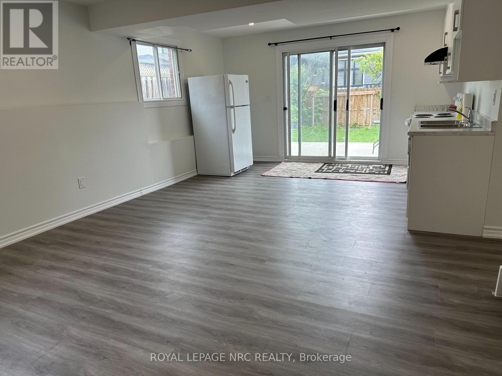 158 Keefer Road, Thorold, Ontario  L2V 4N9 - Photo 3 - X12638376