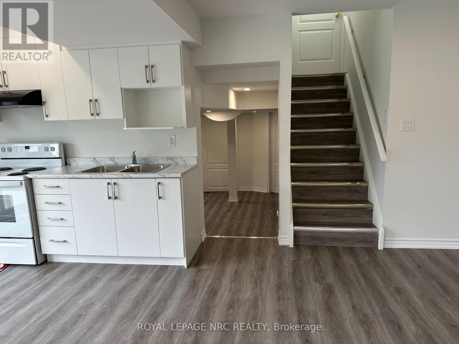 158 Keefer Road, Thorold, Ontario  L2V 4N9 - Photo 5 - X12638376