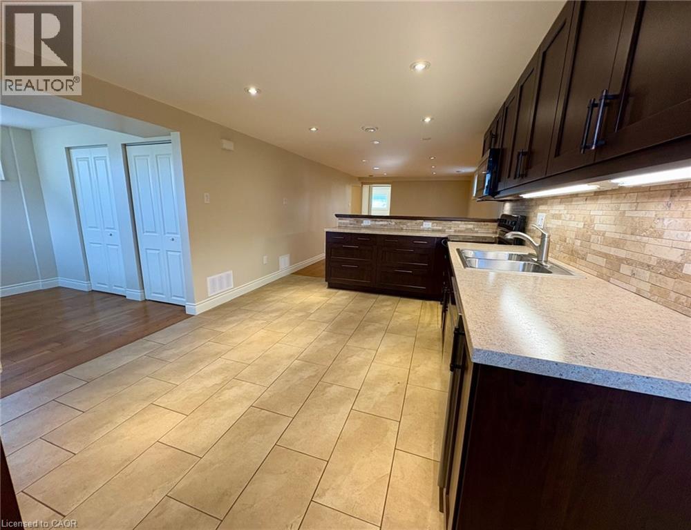 1491 Brenner Crescent Unit# Lower, Burlington, Ontario  L7P 2V9 - Photo 3 - 40797058