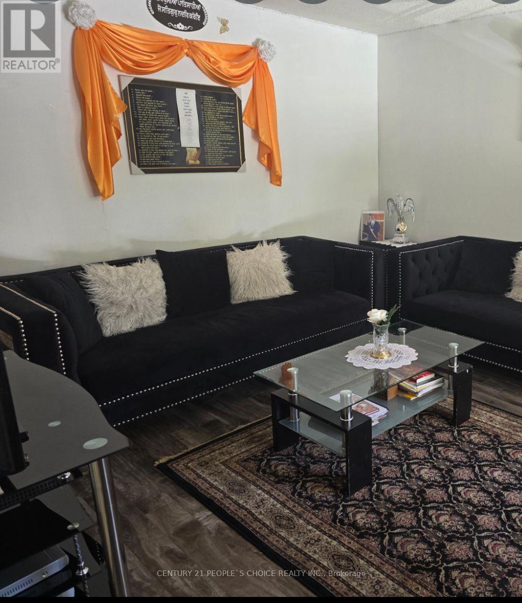 18 Curtis Drive, Brampton, Ontario  L6Y 2J6 - Photo 8 - W12627758