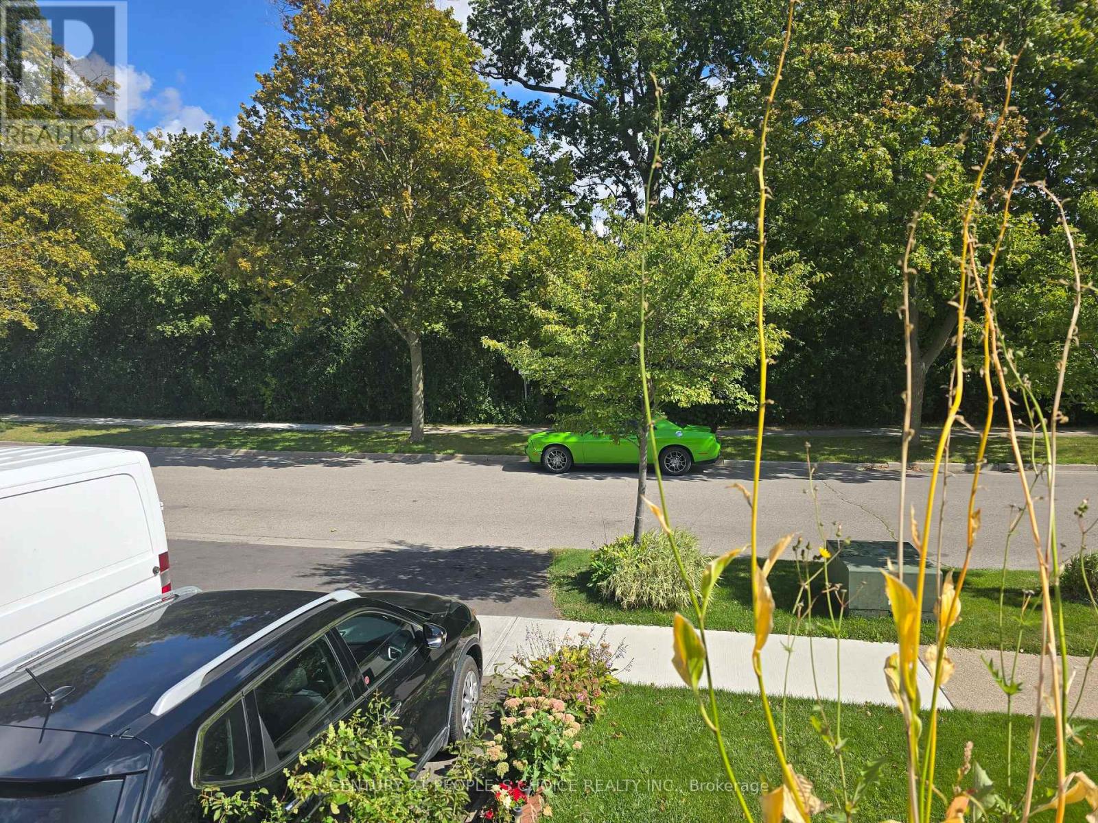 18 Curtis Drive, Brampton, Ontario  L6Y 2J6 - Photo 2 - W12627758