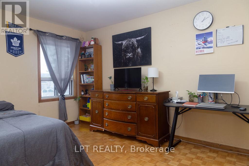 3431 Dorcas Street, Mississauga, Ontario  L4T 1M9 - Photo 11 - W12673712