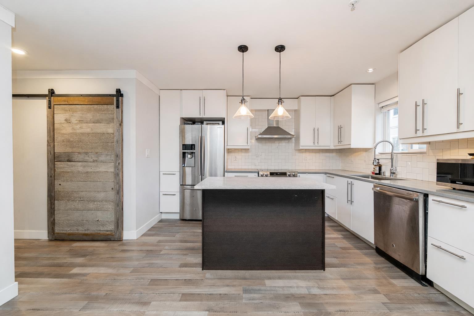 410 13939 Laurel Drive, Surrey, British Columbia  V3T 1A8 - Photo 1 - R3077814