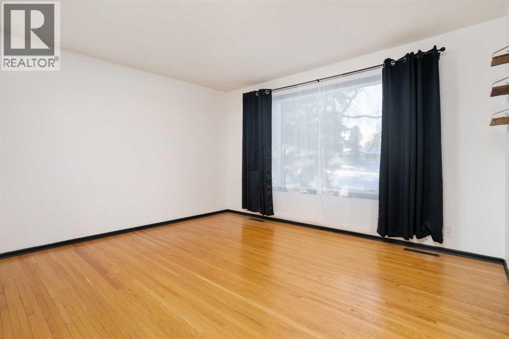 11 Montrose, Camrose, Alberta  T4V 2L5 - Photo 3 - A2277172