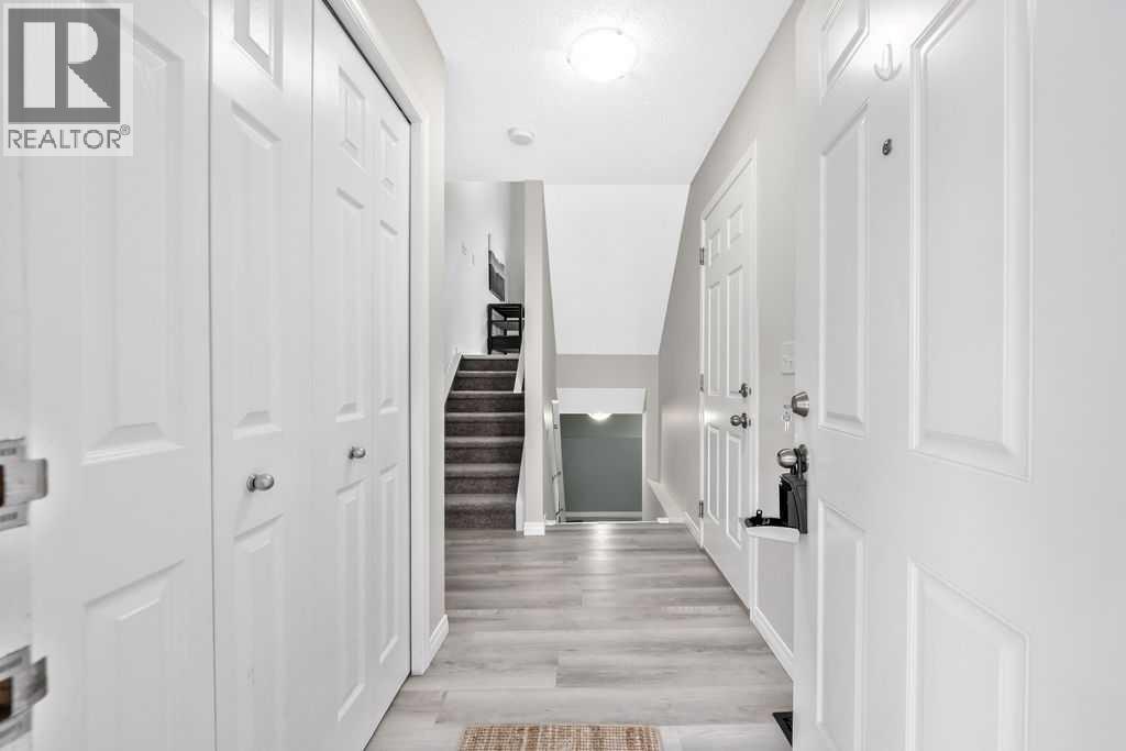 126 Everhollow Heights Sw, Calgary, Alberta  T2Y 5B4 - Photo 3 - A2277161