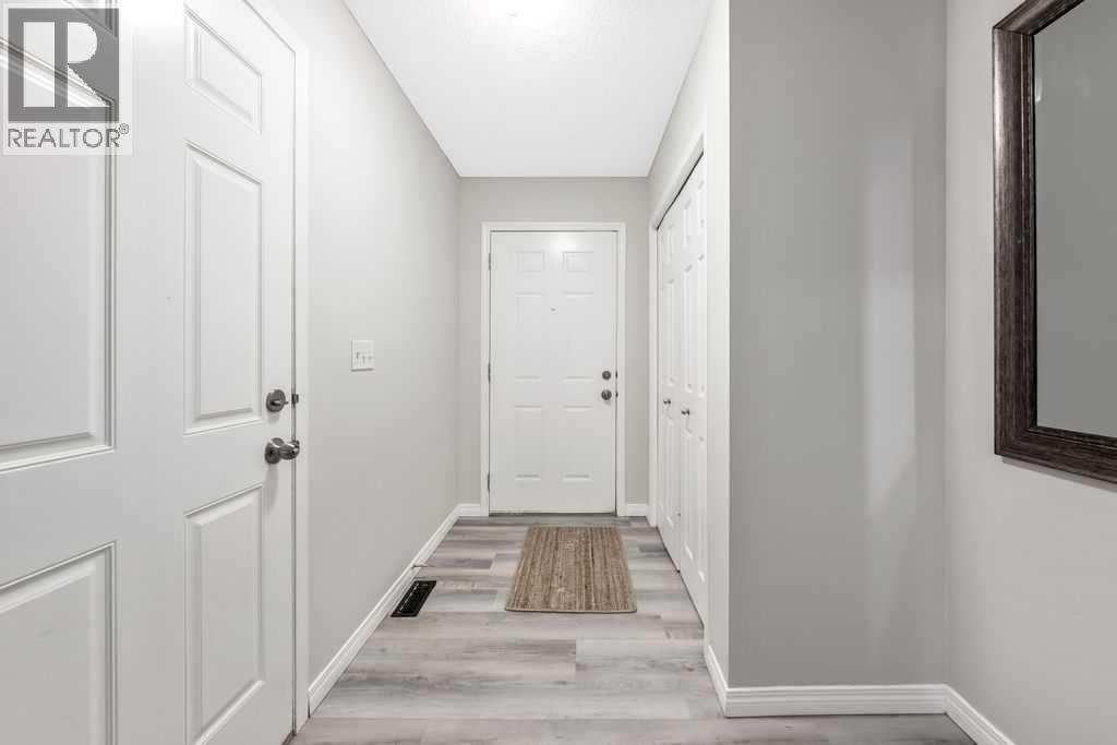 126 Everhollow Heights Sw, Calgary, Alberta  T2Y 5B4 - Photo 4 - A2277161