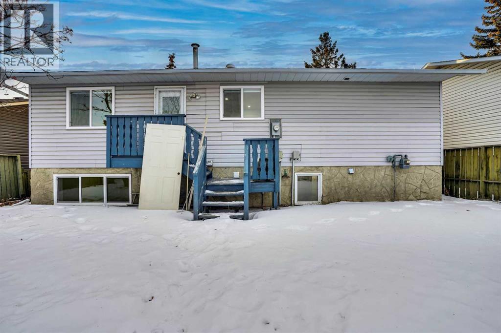 3908 49 Street Ne, Calgary, Alberta  T1Y 2A6 - Photo 2 - A2278356