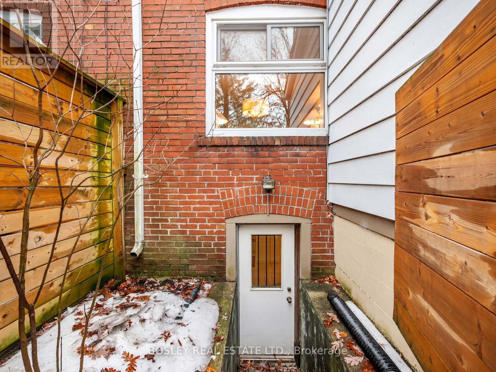 51 Beck Avenue, Toronto, Ontario  M4C 4L4 - Photo 43 - E12686844