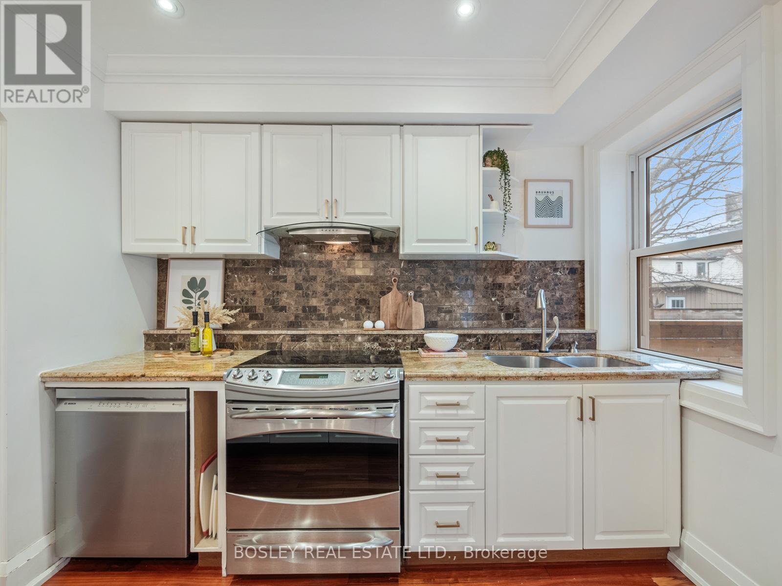 51 Beck Avenue, Toronto, Ontario  M4C 4L4 - Photo 9 - E12686844