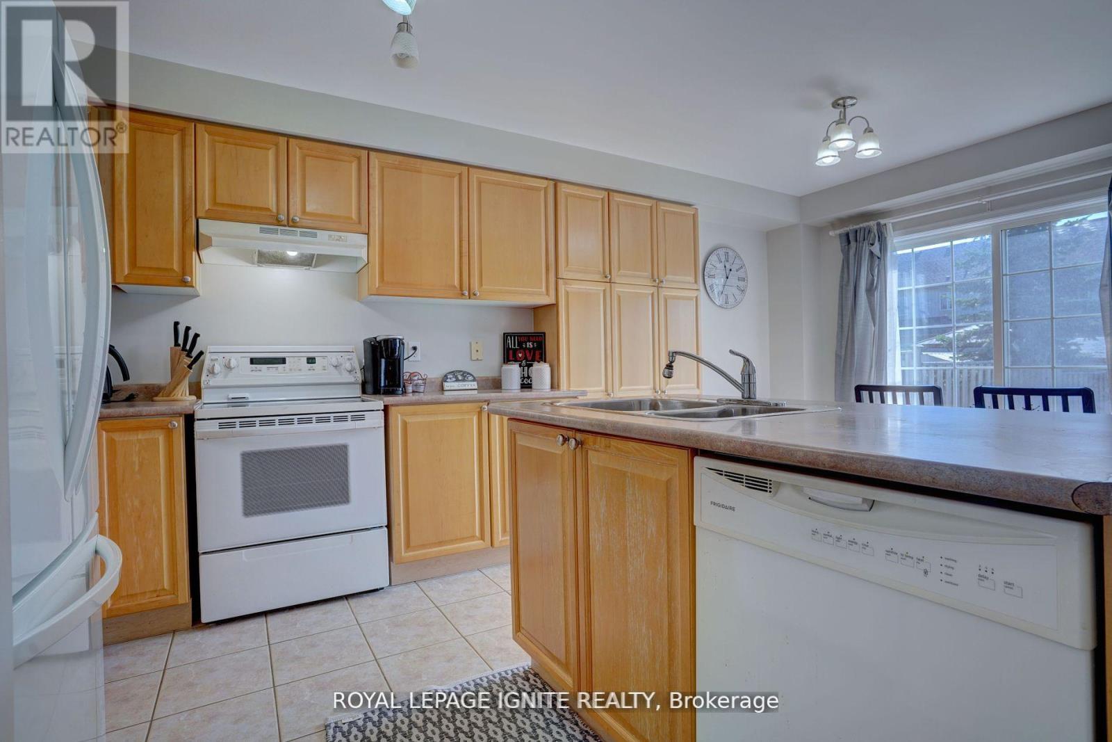 60 Haverhill Crescent, Whitby, Ontario  L1R 3E7 - Photo 14 - E12686870