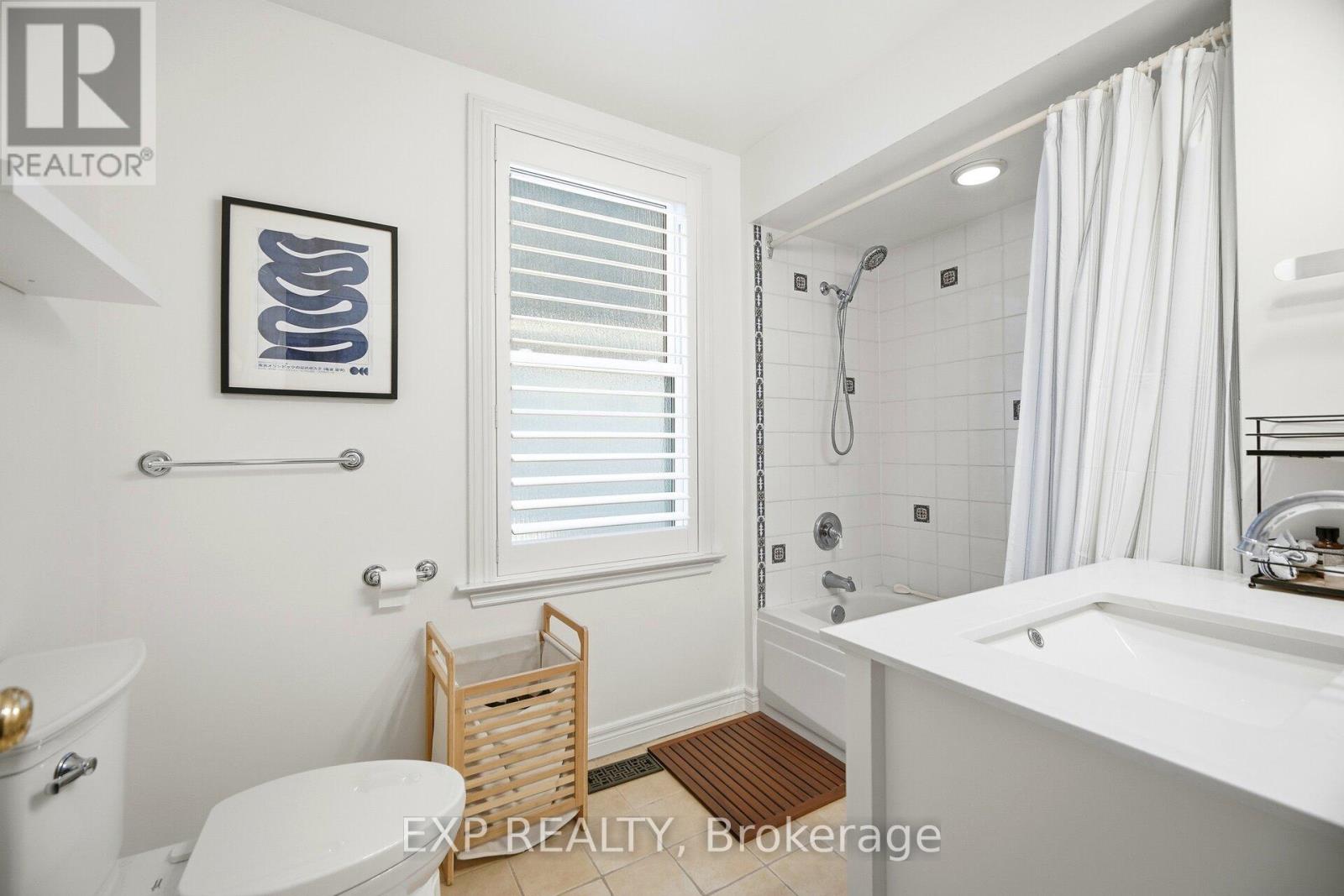 A - 402 Woodfield Road, Toronto, Ontario  M4L 2X1 - Photo 15 - E12687016