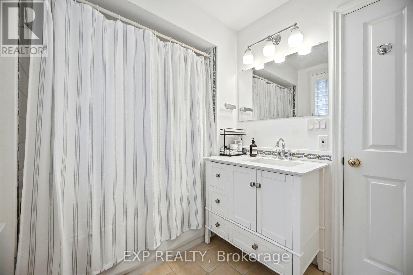 A - 402 Woodfield Road, Toronto, Ontario  M4L 2X1 - Photo 16 - E12687016