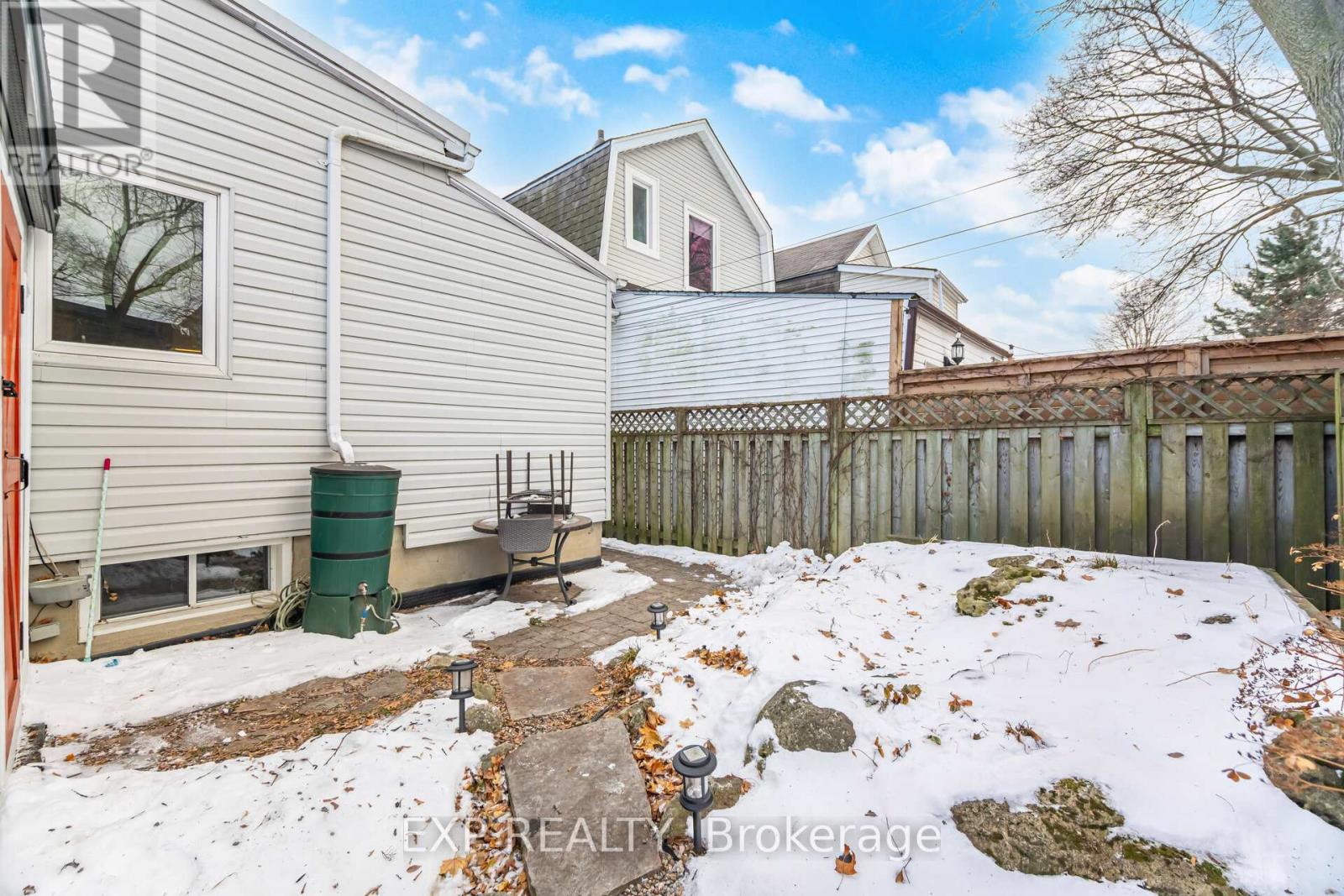 A - 402 Woodfield Road, Toronto, Ontario  M4L 2X1 - Photo 18 - E12687016