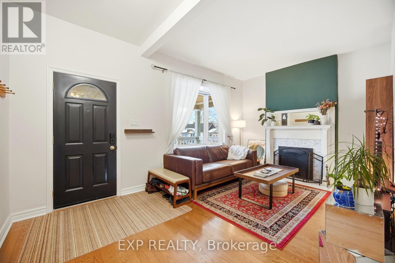 A - 402 Woodfield Road, Toronto, Ontario  M4L 2X1 - Photo 3 - E12687016