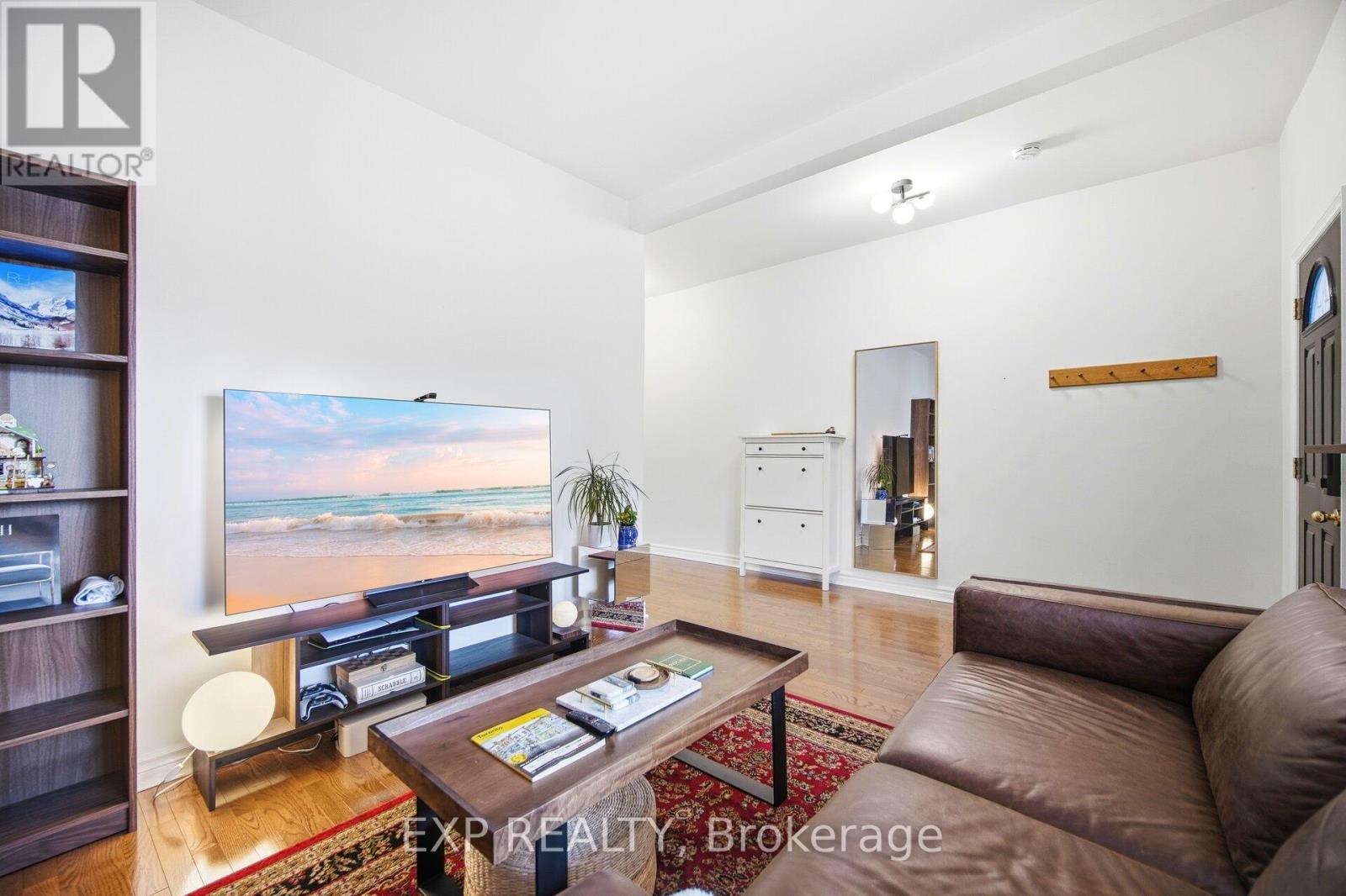 A - 402 Woodfield Road, Toronto, Ontario  M4L 2X1 - Photo 5 - E12687016