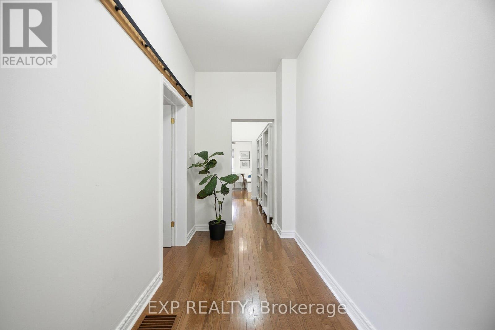 A - 402 Woodfield Road, Toronto, Ontario  M4L 2X1 - Photo 7 - E12687016