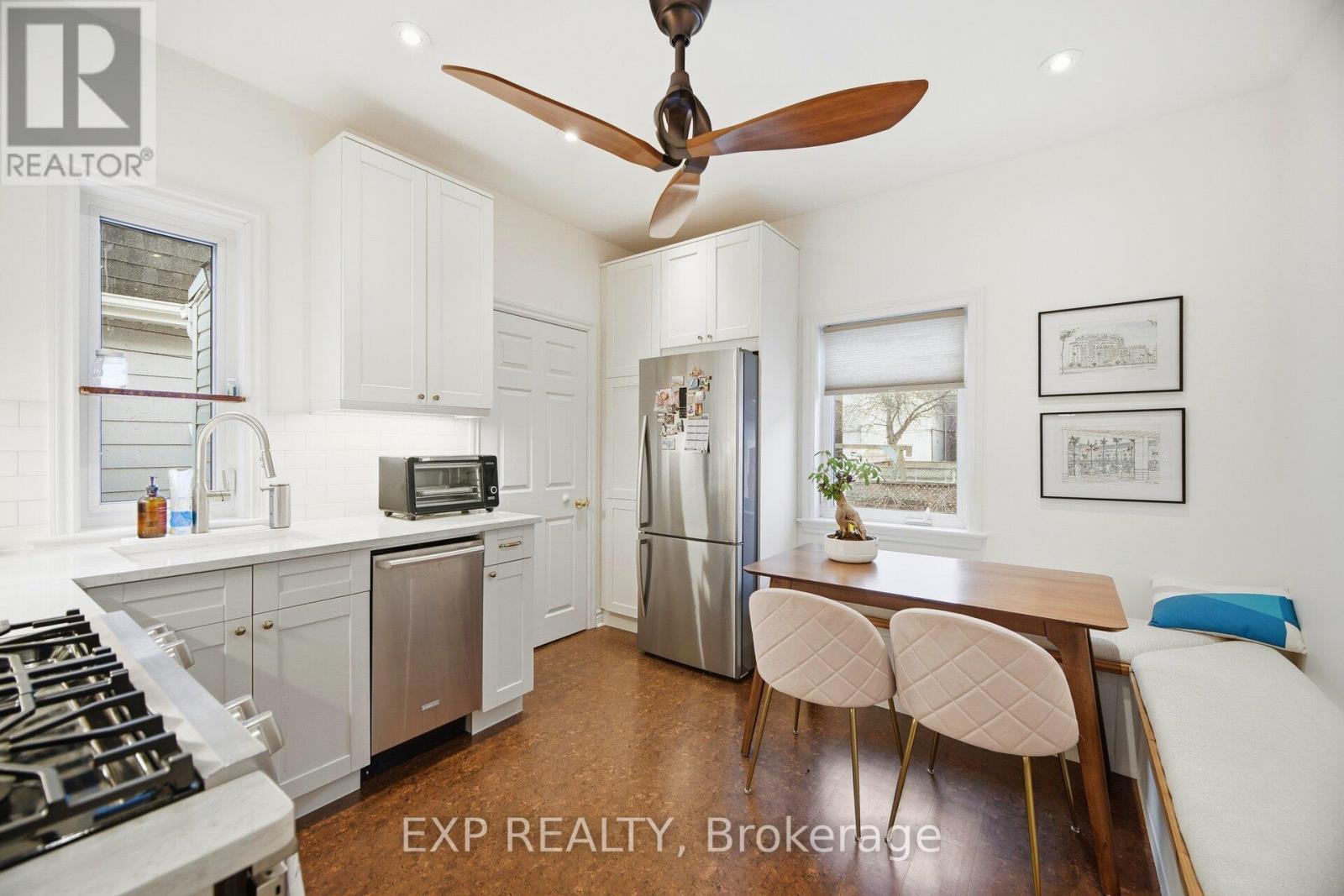 A - 402 Woodfield Road, Toronto, Ontario  M4L 2X1 - Photo 8 - E12687016