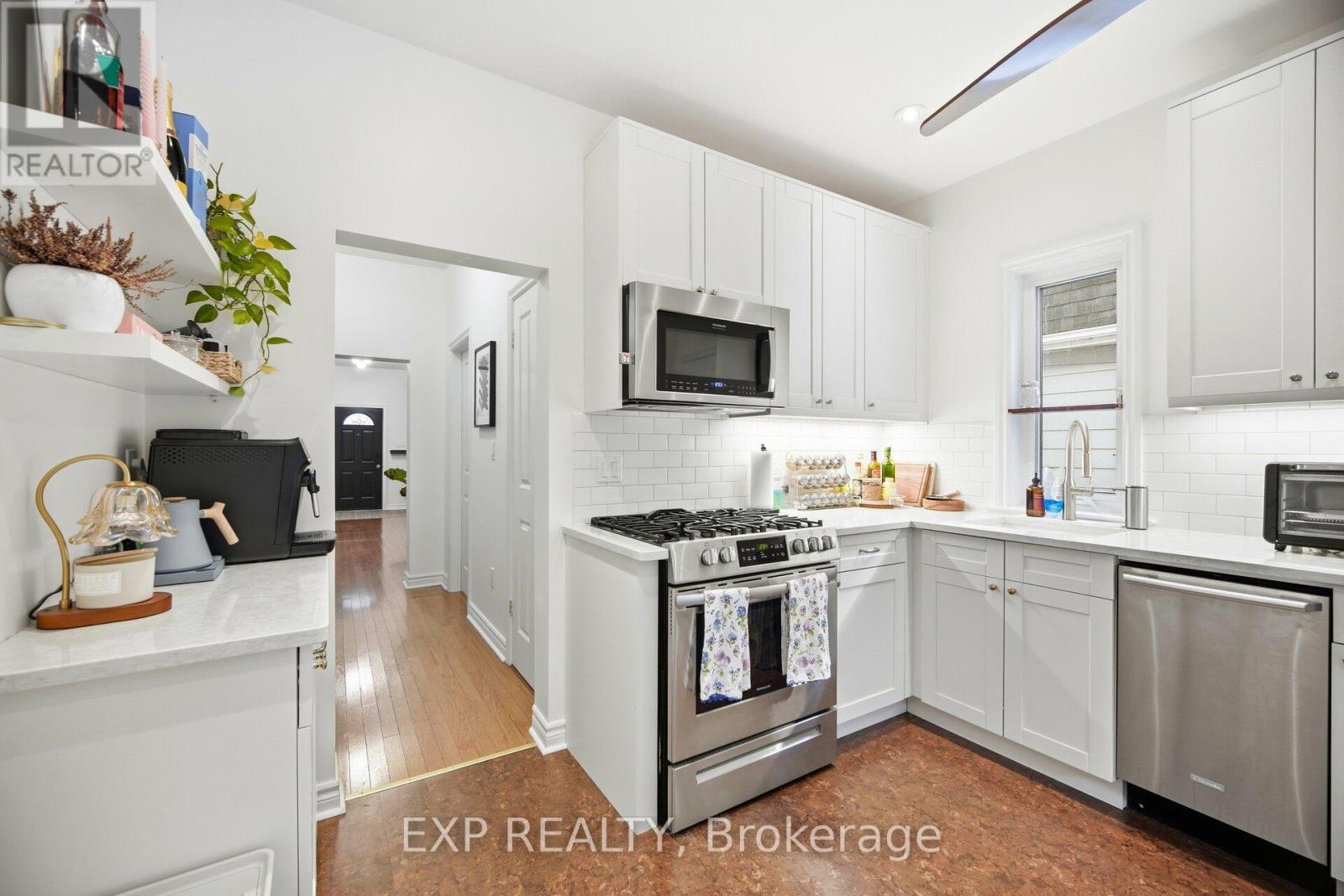 A - 402 Woodfield Road, Toronto, Ontario  M4L 2X1 - Photo 9 - E12687016