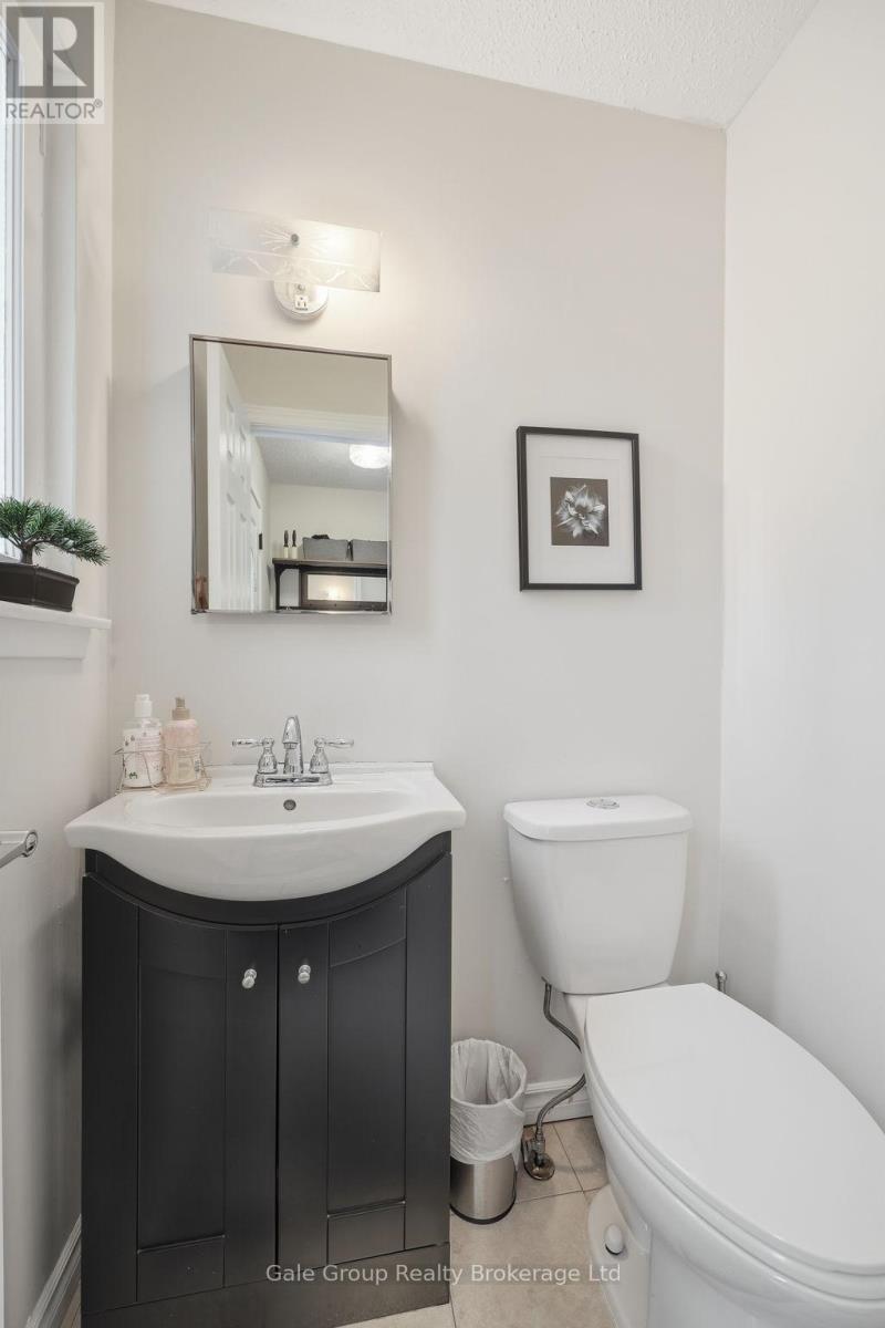 Photo 11 of 47 for 599 Gainsborough Road