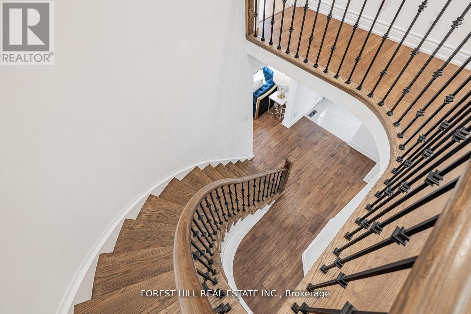 19 Eleanor Circle, Richmond Hill, Ontario  L4C 6K6 - Photo 18 - N12686838