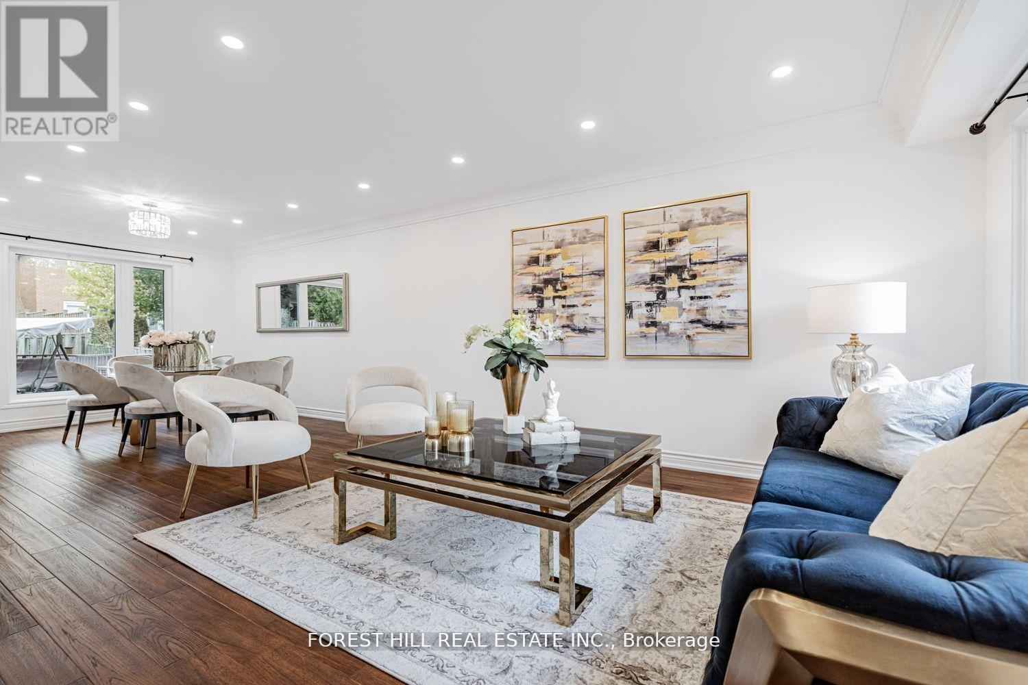 19 Eleanor Circle, Richmond Hill, Ontario  L4C 6K6 - Photo 4 - N12686838