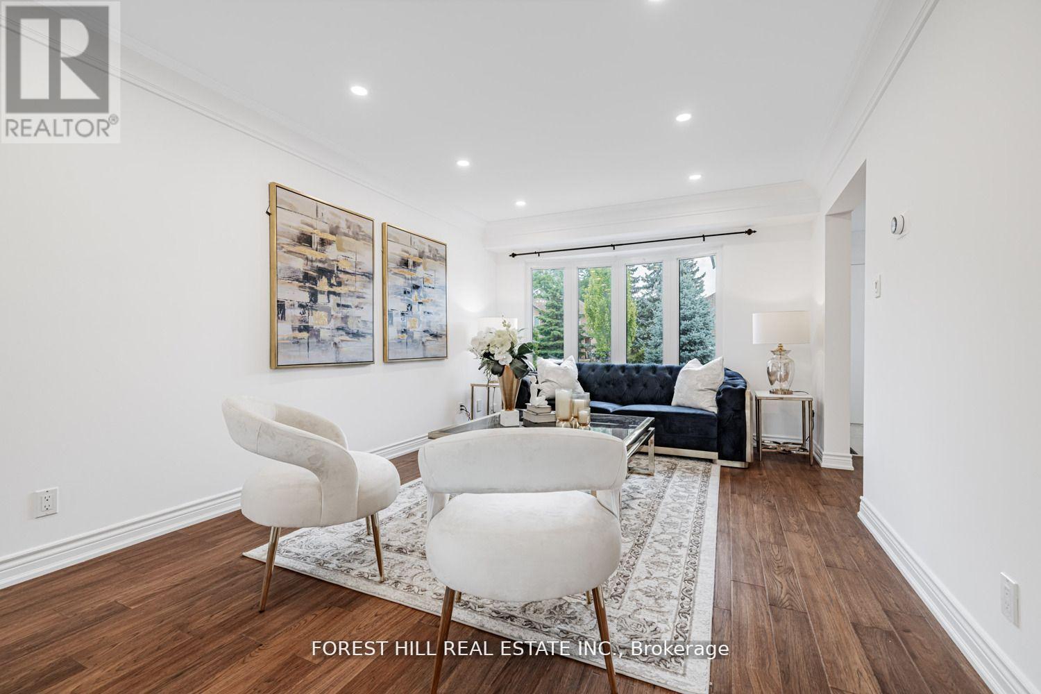 19 Eleanor Circle, Richmond Hill, Ontario  L4C 6K6 - Photo 5 - N12686838