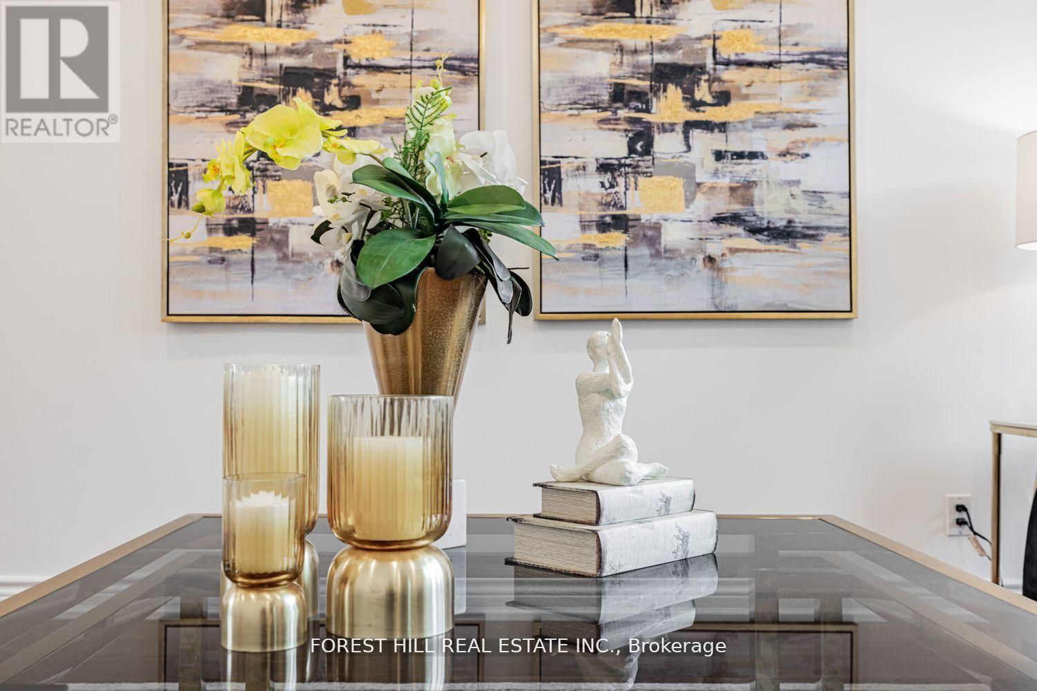 19 Eleanor Circle, Richmond Hill, Ontario  L4C 6K6 - Photo 6 - N12686838