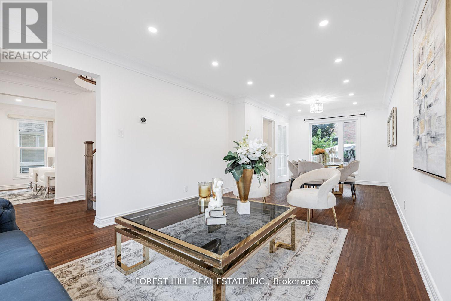 19 Eleanor Circle, Richmond Hill, Ontario  L4C 6K6 - Photo 7 - N12686838