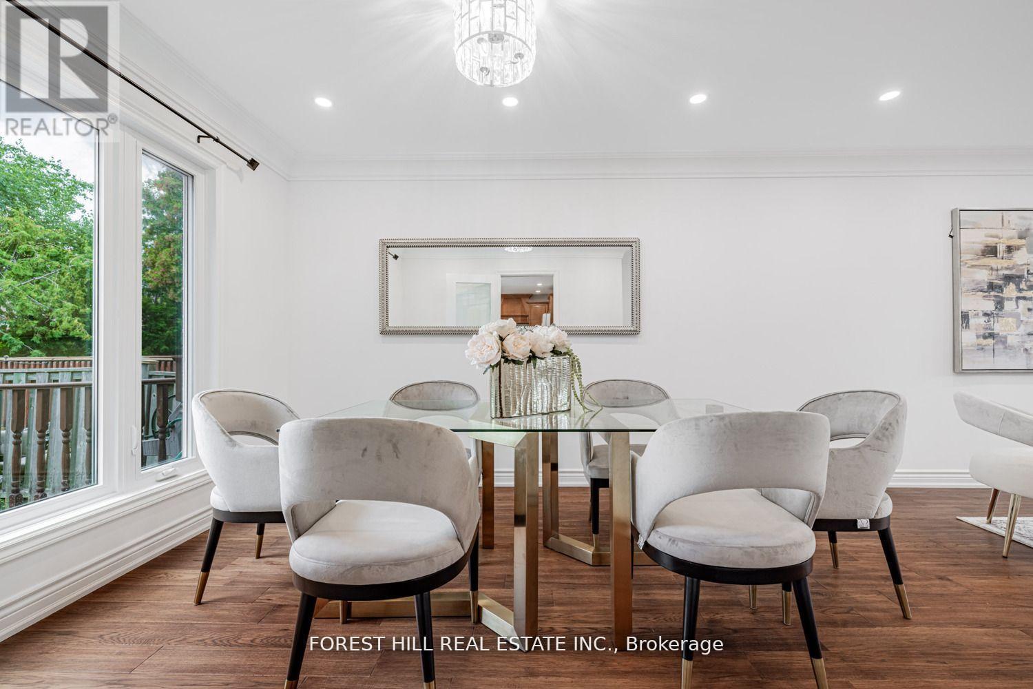 19 Eleanor Circle, Richmond Hill, Ontario  L4C 6K6 - Photo 9 - N12686838