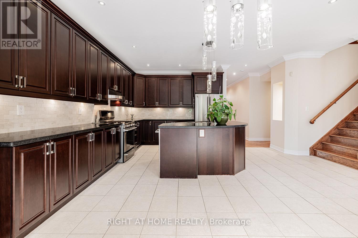 67 Timna Crescent, Vaughan, Ontario  L6A 4L7 - Photo 13 - N12686878