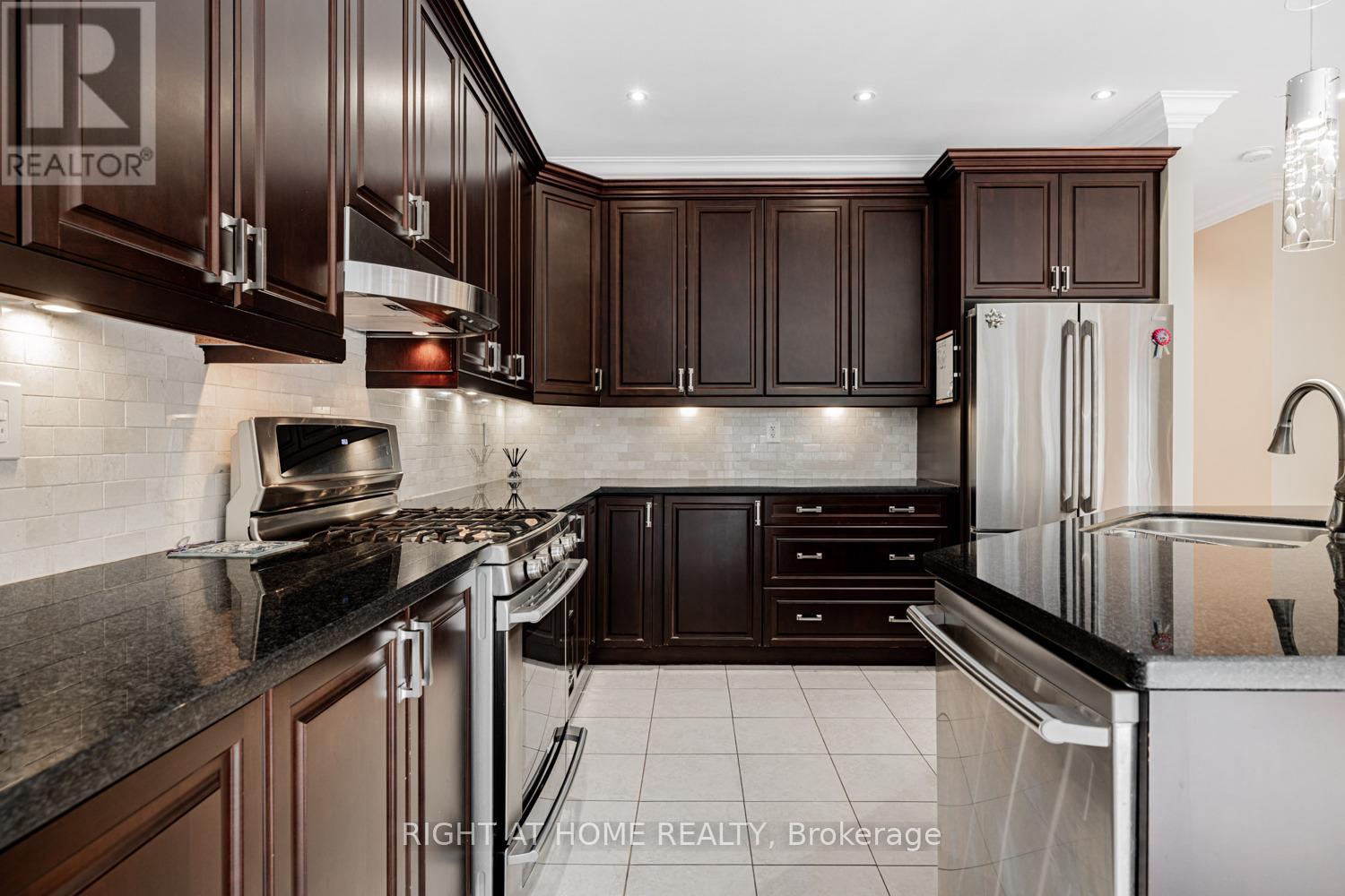 67 Timna Crescent, Vaughan, Ontario  L6A 4L7 - Photo 15 - N12686878