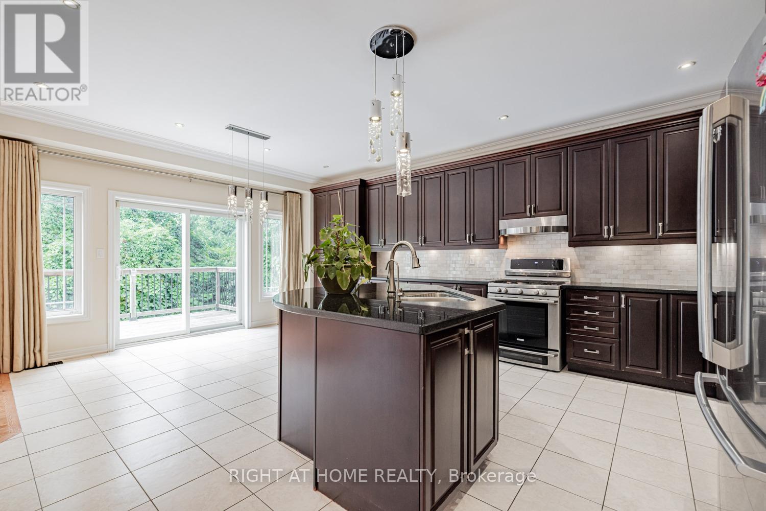 67 Timna Crescent, Vaughan, Ontario  L6A 4L7 - Photo 16 - N12686878