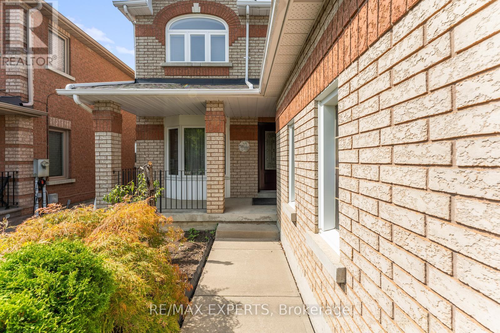 157 Cherokee Drive, Vaughan, Ontario  L6A 2M7 - Photo 7 - N12686982