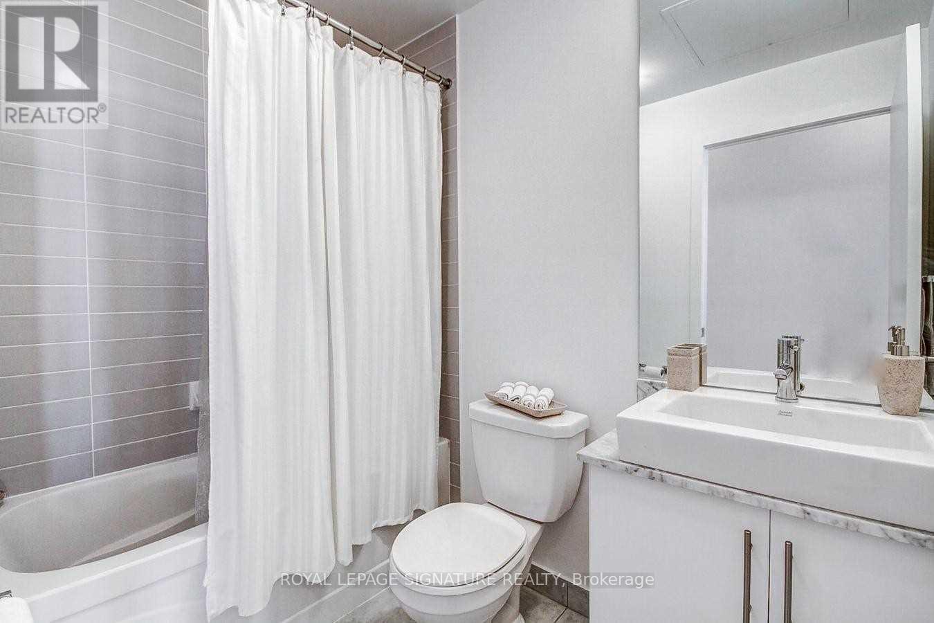 2404n - 65 Bremner Boulevard, Toronto, Ontario  M5J 0A7 - Photo 6 - C12686486