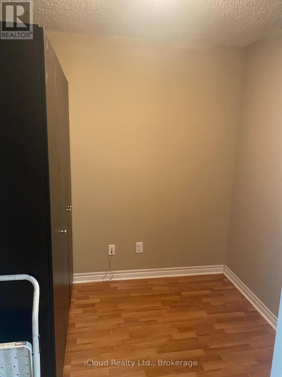 1807 - 3880 Duke Of York Boulevard, Mississauga, Ontario  L5B 4M7 - Photo 12 - W12663002