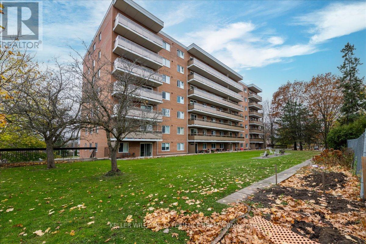 804 - 414 Blake Street, Barrie, Ontario  L4M 5J7 - Photo 2 - S12686854