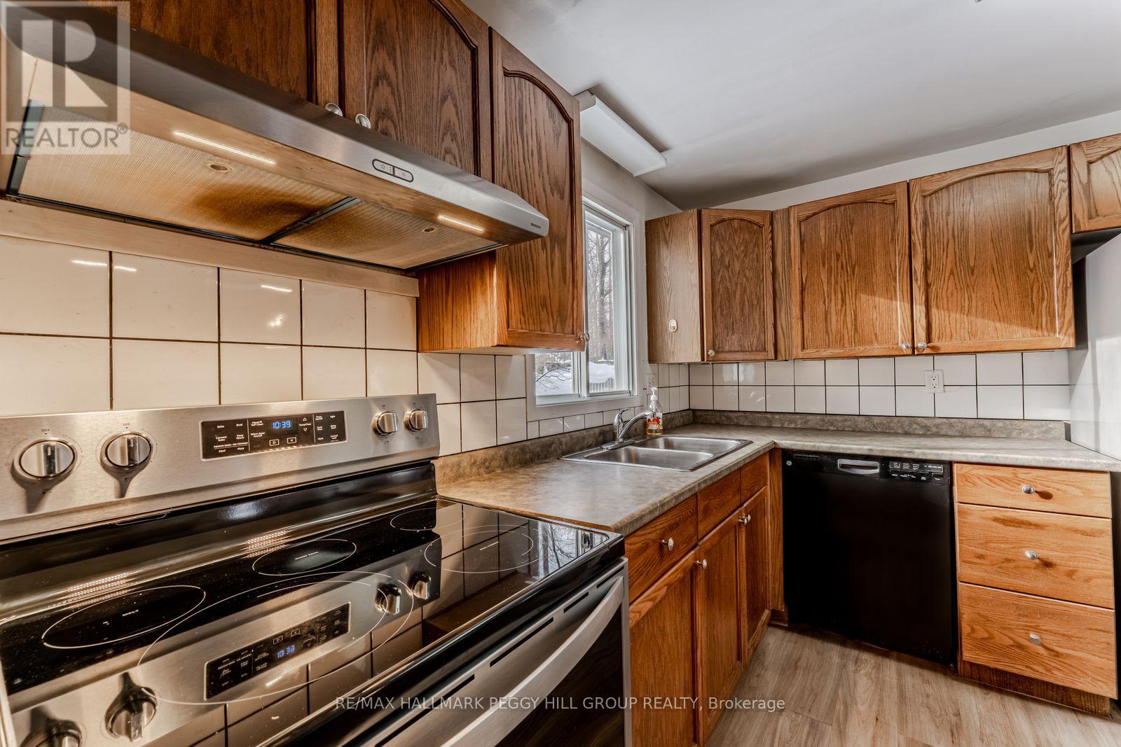 858 Birchwood Drive, Midland, Ontario  L4R 4Y2 - Photo 3 - S12686882