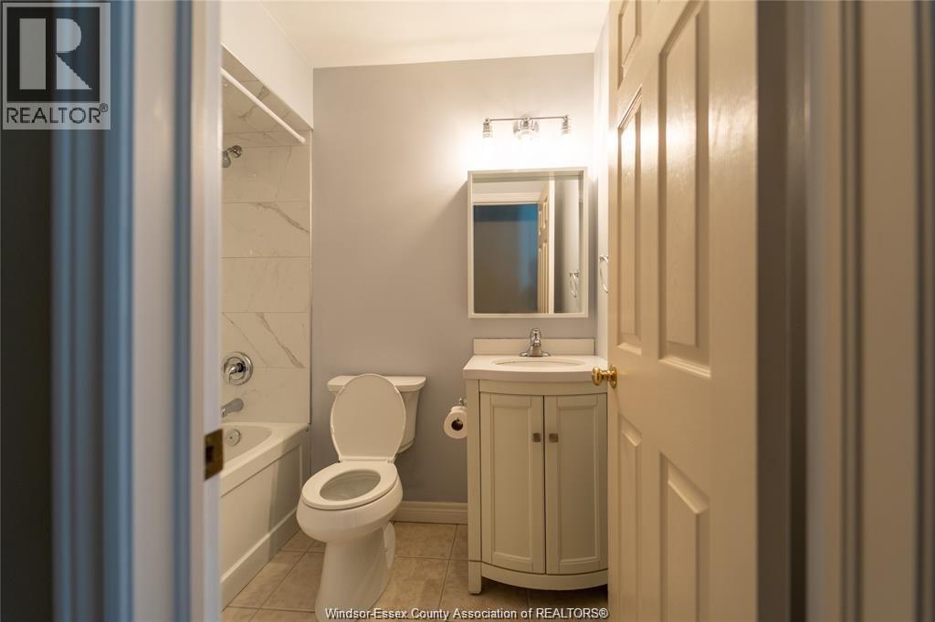 11448 Firgrove, Windsor, Ontario  N8P 1L9 - Photo 14 - 26000836