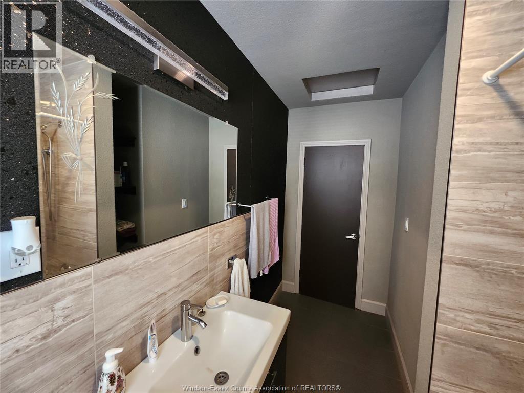 1827 St. Luke, Windsor, Ontario  N8W 3W8 - Photo 7 - 26000825