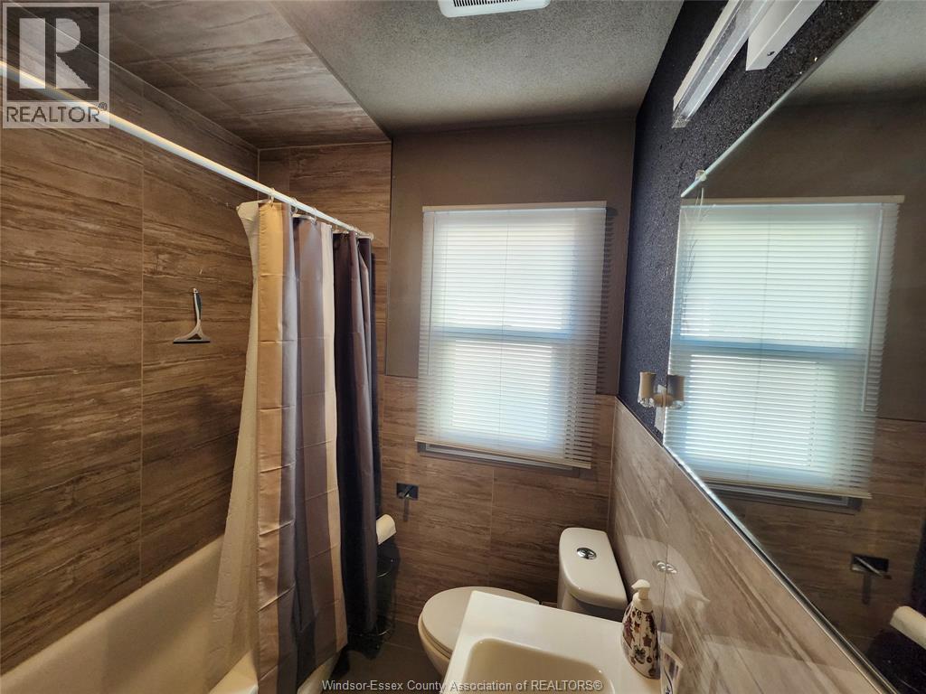 1827 St. Luke, Windsor, Ontario  N8W 3W8 - Photo 8 - 26000825