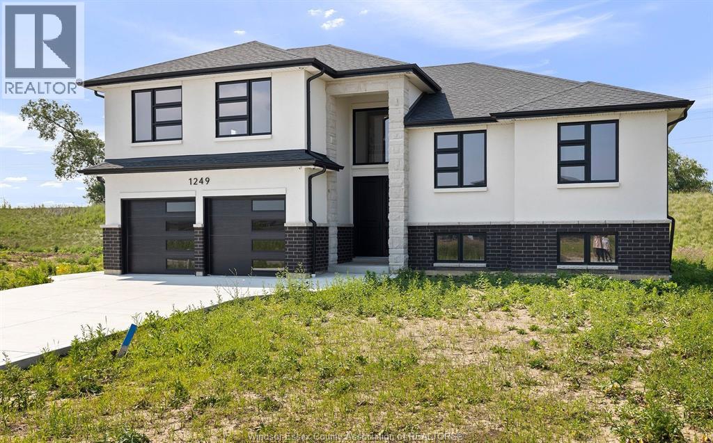 MLS# 26000822: 1247 CAMPANA CRESCENT, Lakeshore, Canada