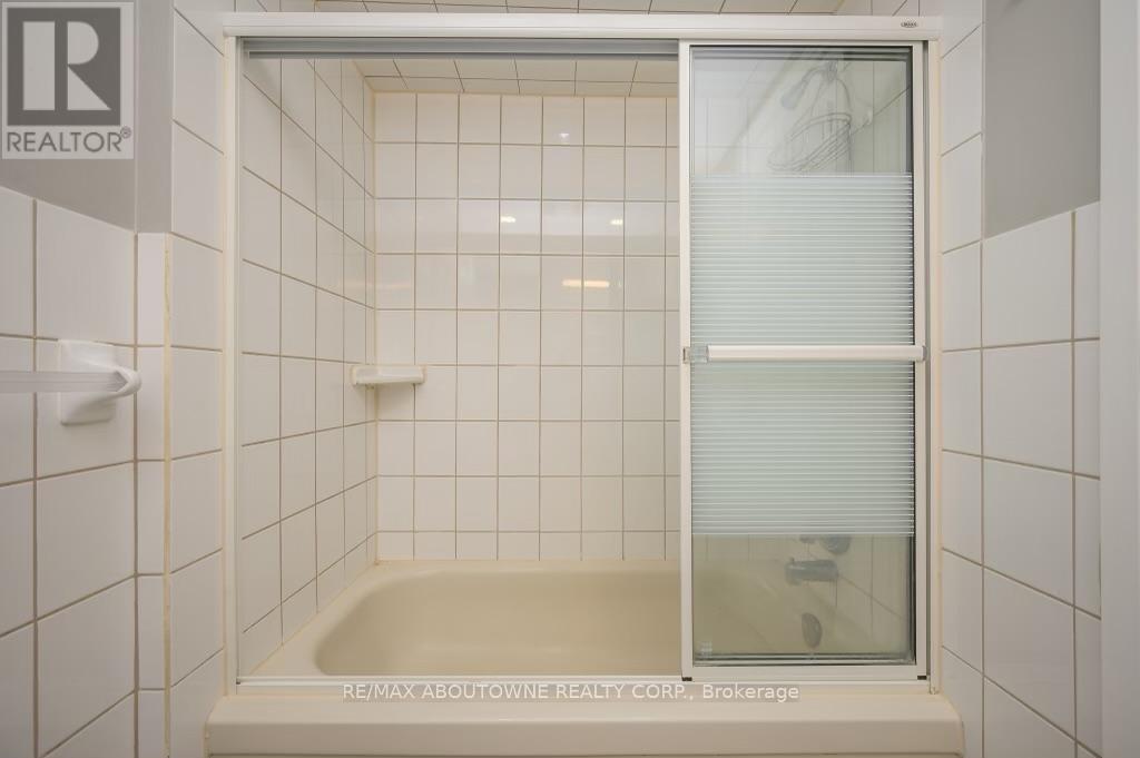 2444 Woburn Crescent, Oakville, Ontario  L6L 5E9 - Photo 17 - W12686820