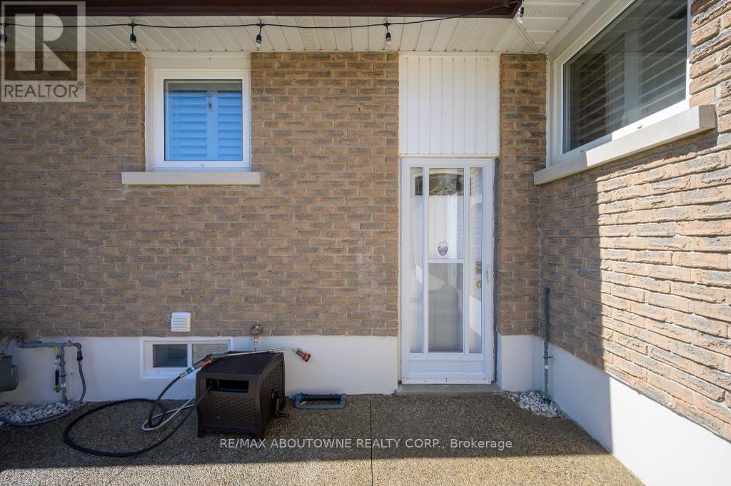 2444 Woburn Crescent, Oakville, Ontario  L6L 5E9 - Photo 2 - W12686820