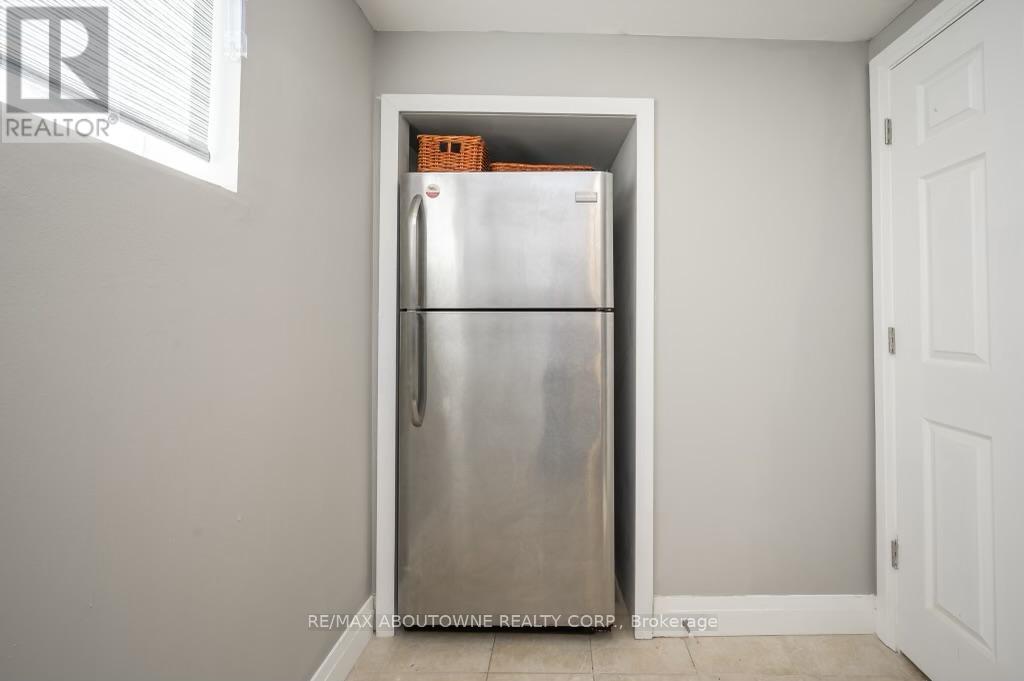 2444 Woburn Crescent, Oakville, Ontario  L6L 5E9 - Photo 5 - W12686820